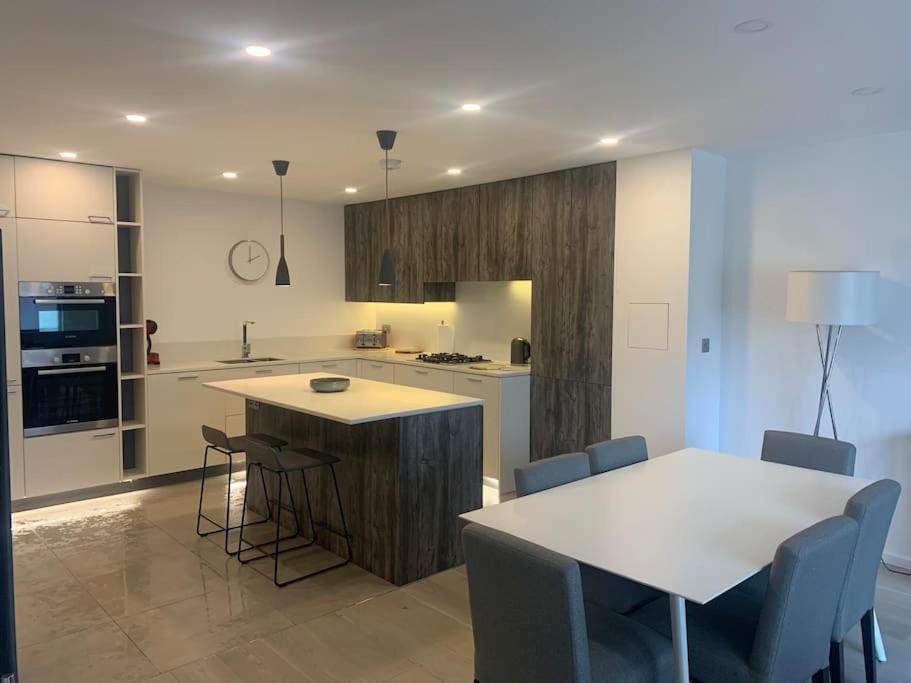 Dockside Sleeps 8, Uber Boat To Canary Wharf In 3 Mins Casa vacanze *